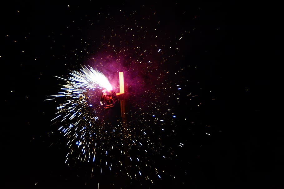 fire, fireworks, sun, object, turning, spray, dark, light, sylvester HD wallpaper