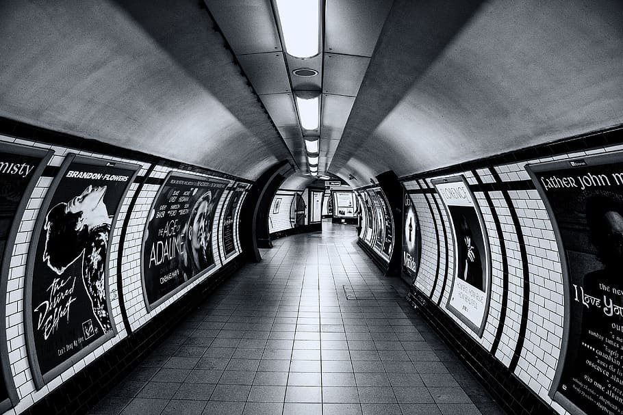 Wide angle shot taken in the tunnels on the London Underground, HD wallpaper