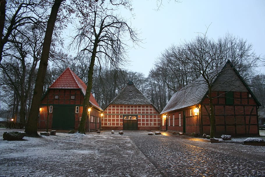 Online crop | HD wallpaper: Fachwerkhaus, Snow, heimathaus, thatched