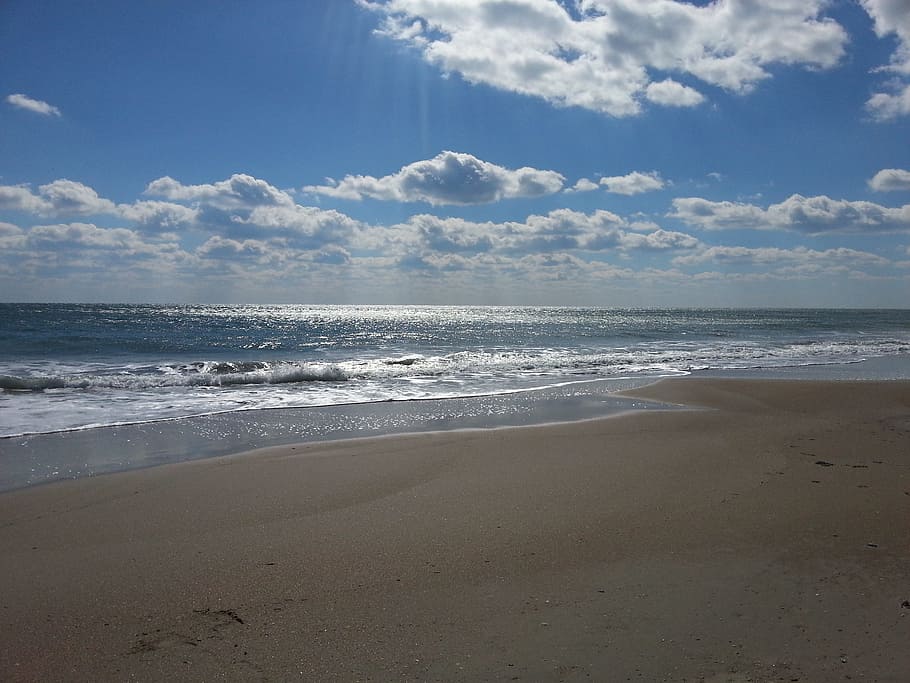 photo of beach during blue sky, beaches, seashore, cloudy, white HD wallpaper