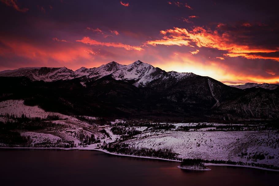 snow-covered mountain during golden hour, mountain covered by snow at golden hour HD wallpaper