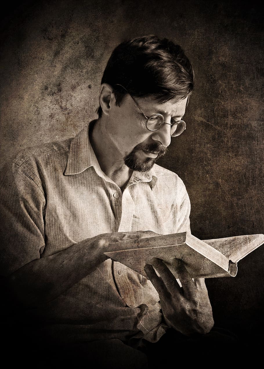 man wearing eyeglasses reading book, portrait, retro, reader HD wallpaper