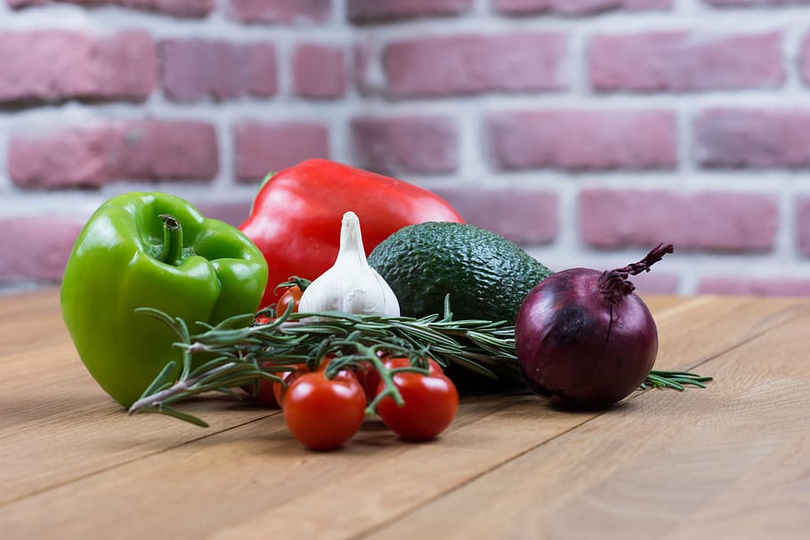 onion, garlic, tomatoes, and peppers on table, cherry tomatoes HD wallpaper