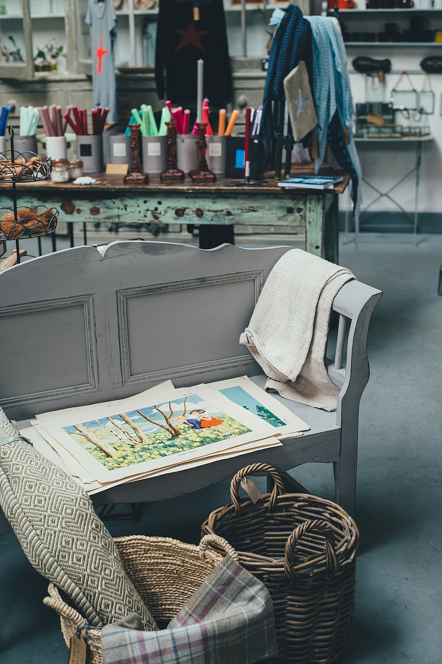 gray wooden bench, shop, clothes, basket, scarf, container HD wallpaper