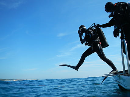 person preparing to dive in body of water, sub, diving, scuba HD wallpaper