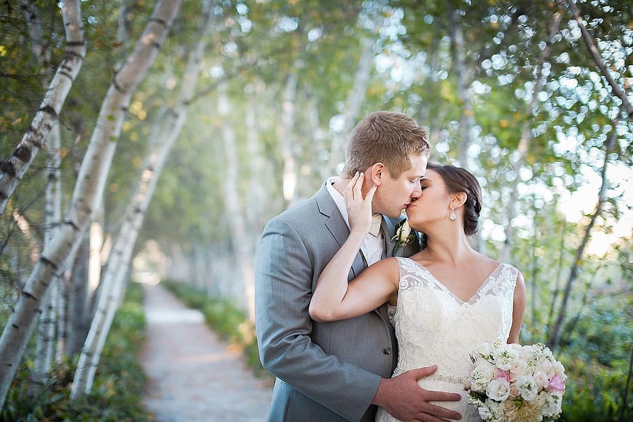 man kissing woman wearing white wedding dress, love, nature, outdoors, HD wallpaper