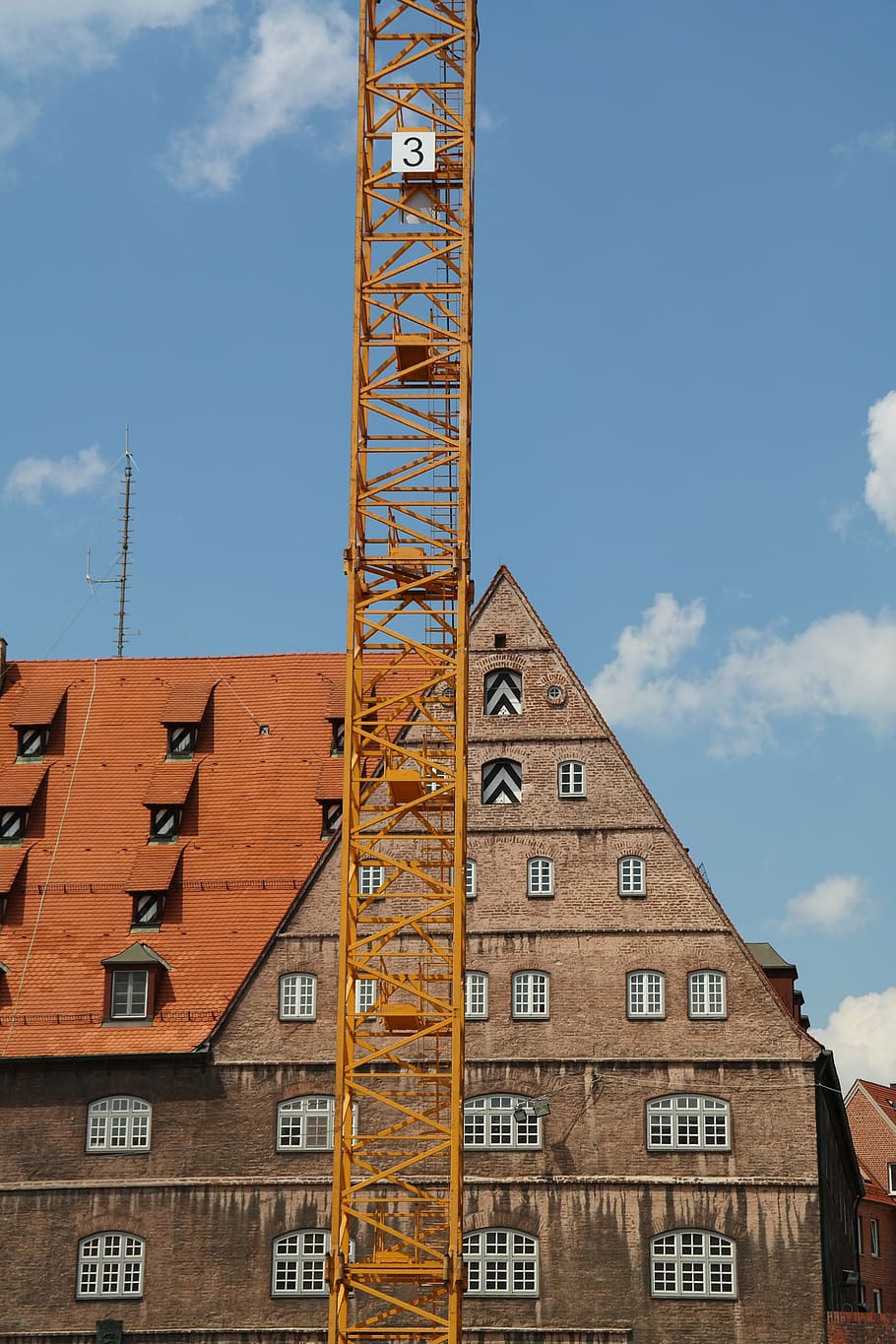 crane, construction work, home, ulm, service building, police HD wallpaper
