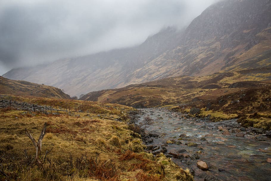 photo of river covered by grey fogs, scotland, landscape, karg