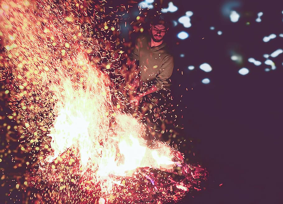 man standing in front of bonfire, wearing, grey, jacket, nighttime HD wallpaper