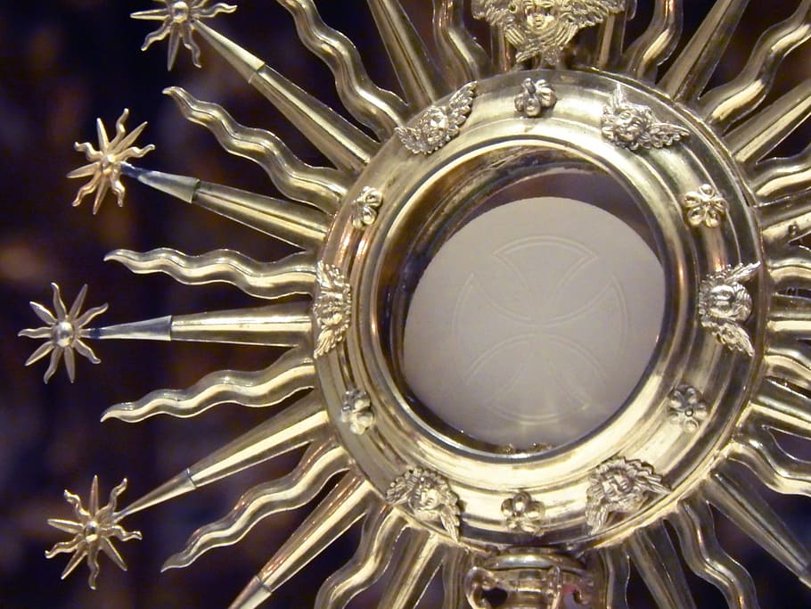 eucharist, monstrance, host, no people, metal, close-up, indoors