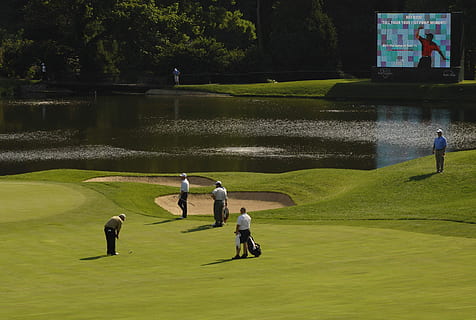 man playing golf on golf yard during daytime, Golfing, Putter HD wallpaper