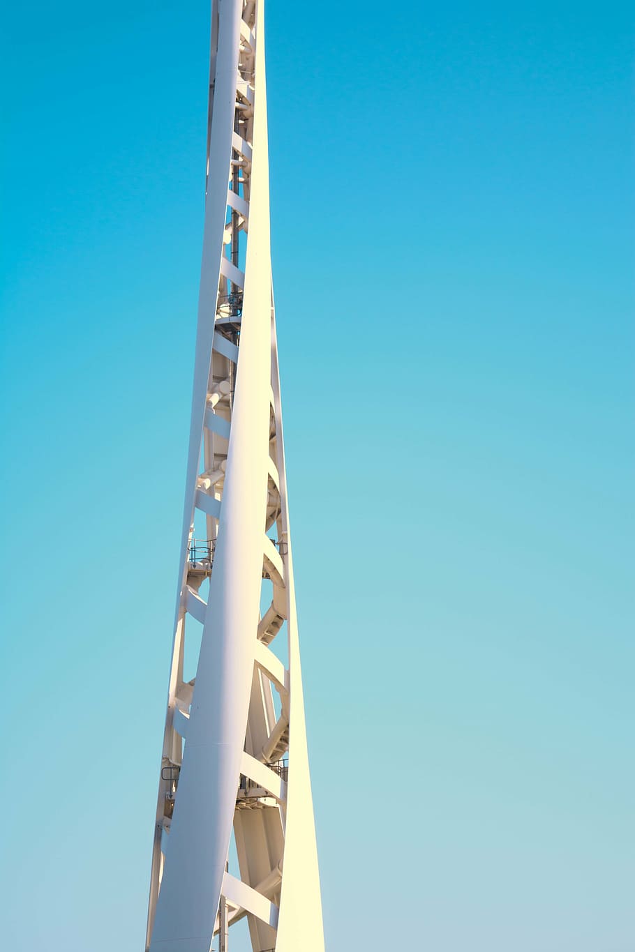 white tower under blue sky, steel, skyscraper, architecture HD wallpaper
