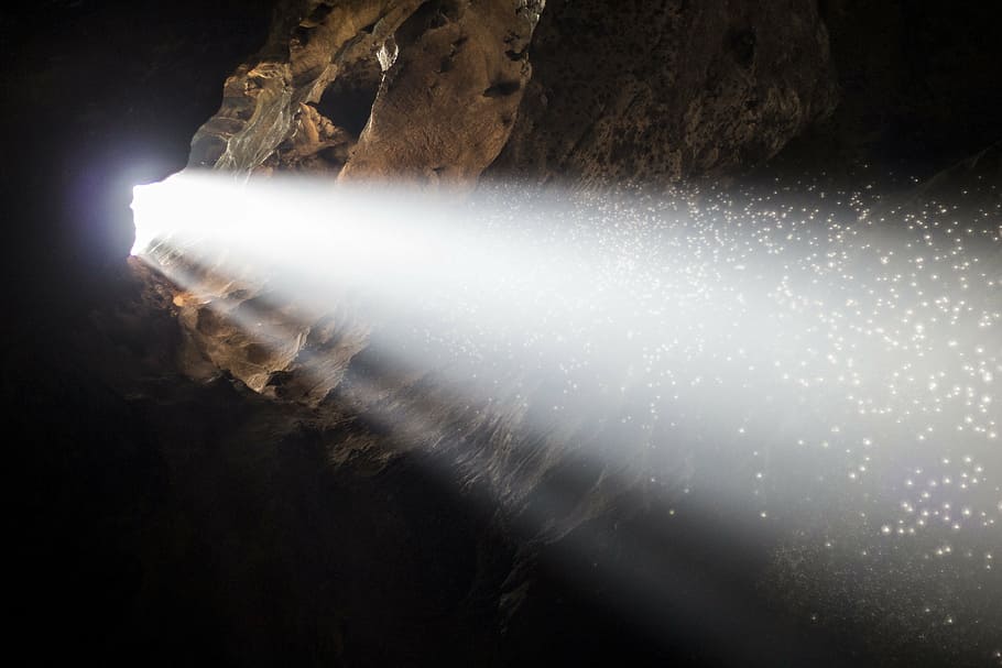 light from top, cave, sun, beam, sunbeam, flies, reflecting HD wallpaper
