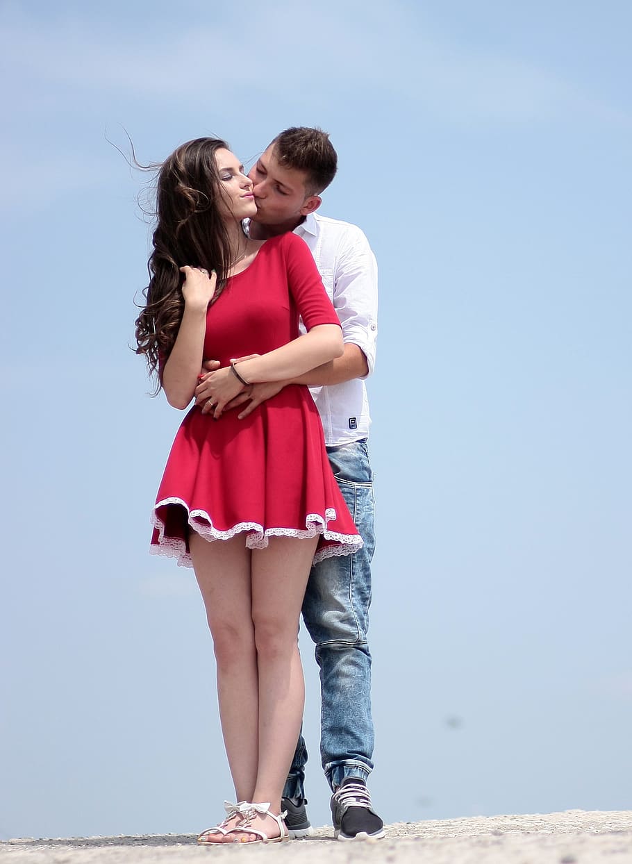 https://c1.wallpaperflare.com/preview/90/61/163/couple-love-kiss-girl.jpg