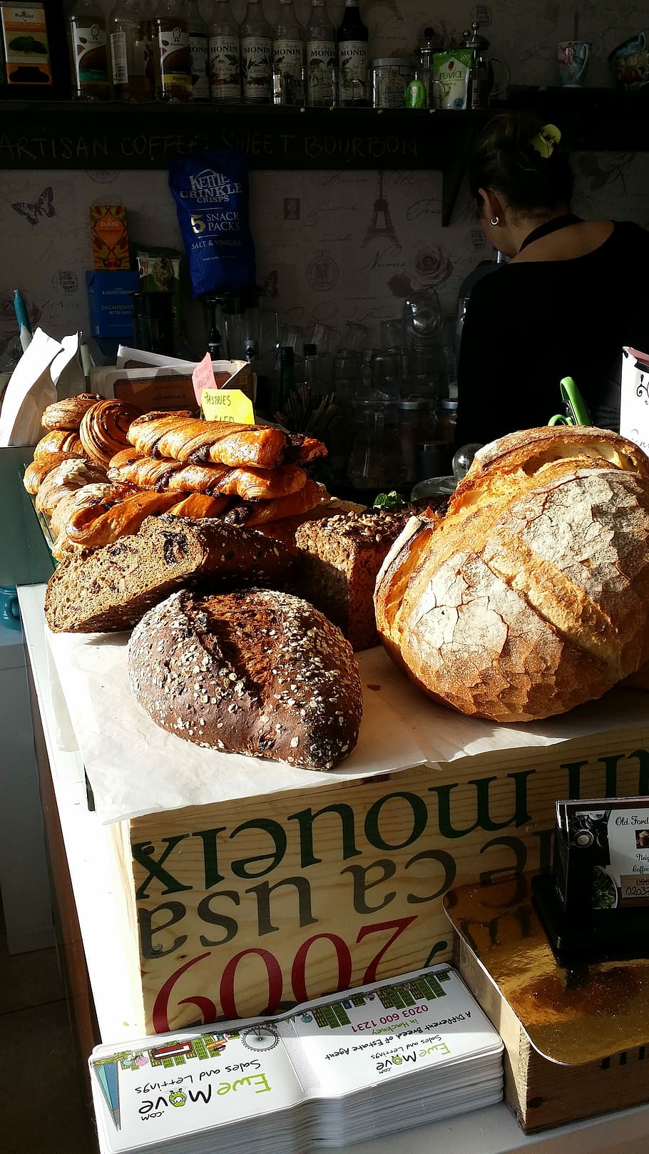 Bread, Rustic, Bakery, food and drink, freshness, indoors, retail HD wallpaper