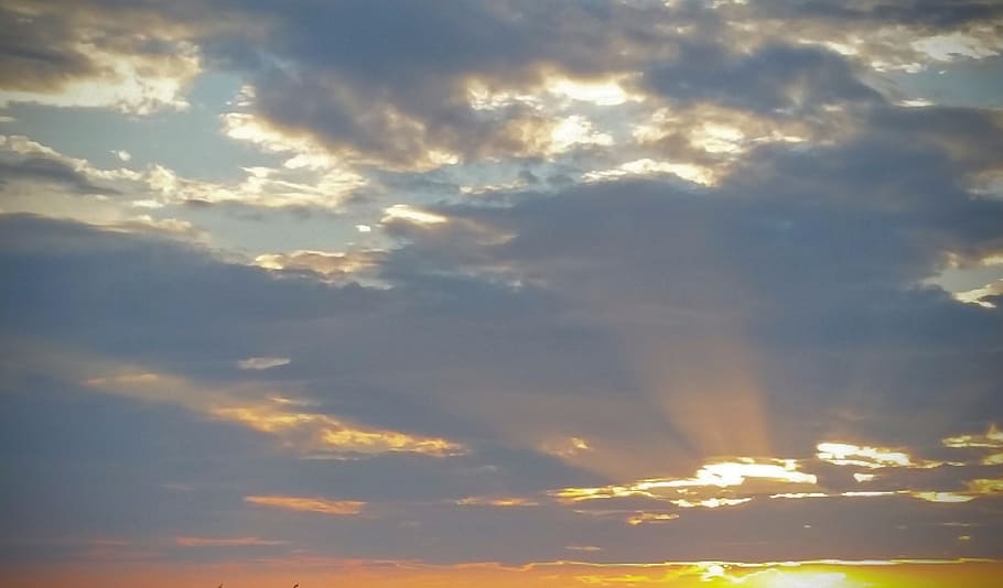 sunset, sunsets, sky, yellow sky, evening sky, clouds, ray of light HD wallpaper