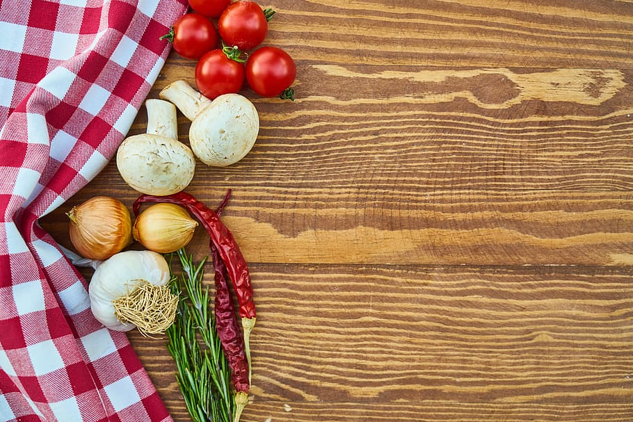 garlic, onion, and tomatoes, pepper, mushroom, mushrooms, table
