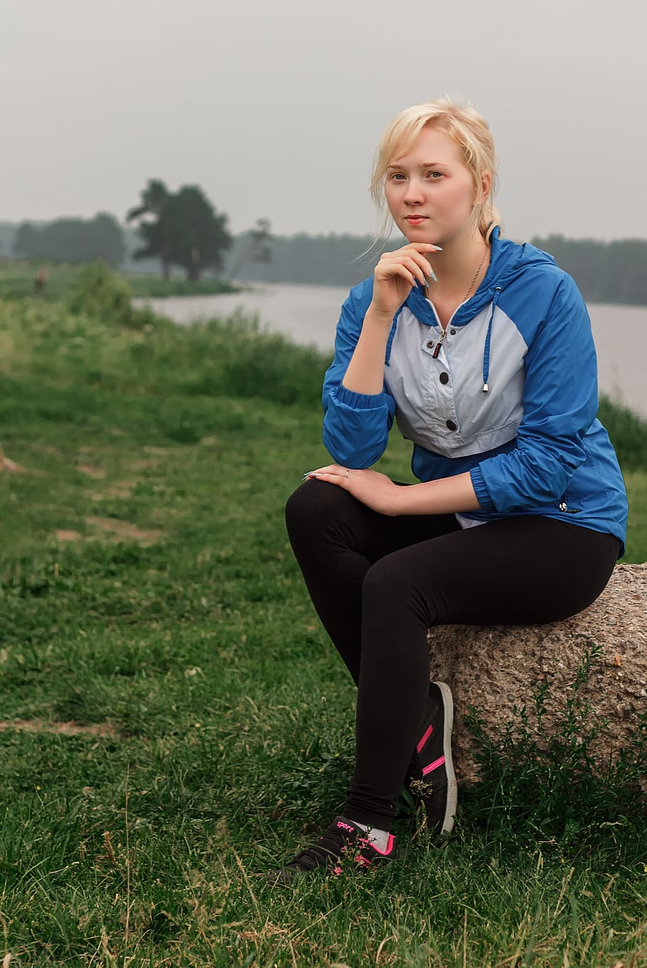 girl, view, riddle, one person, real people, grass, sitting HD wallpaper
