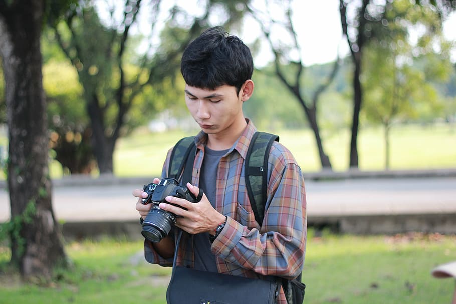 men, the camera, rain, one person, tree, young adult, focus on foreground HD wallpaper