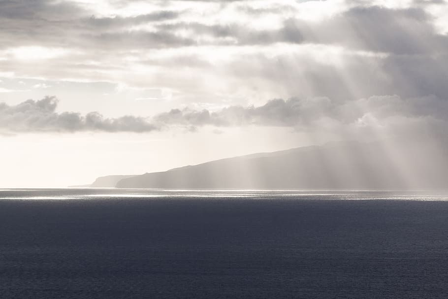 body of water shone by sun, clouds, horizon, sunbeam, sea, ocean HD wallpaper