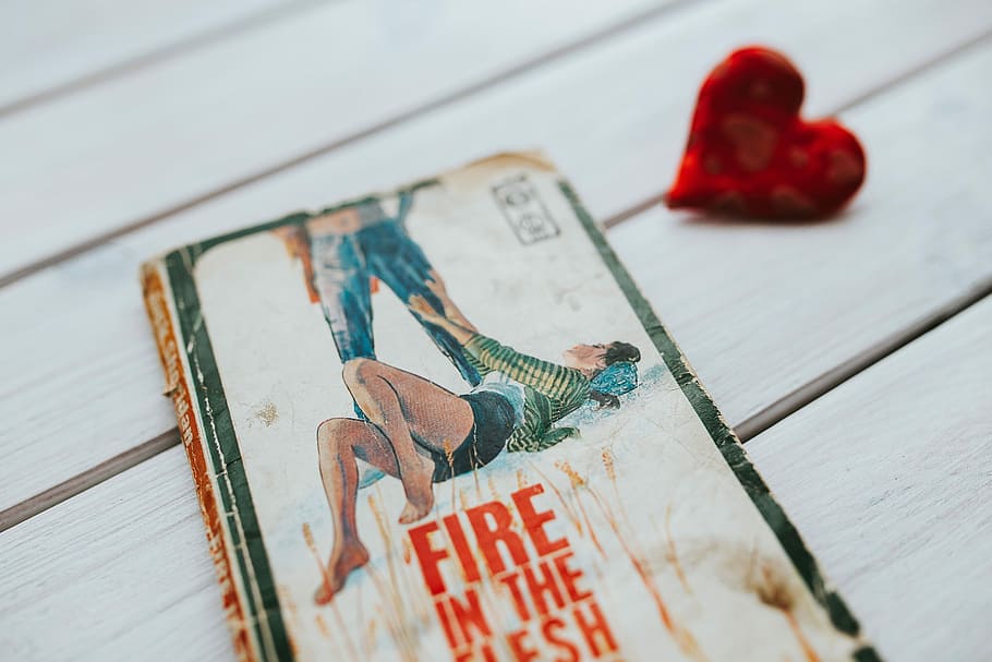 Little red heart with an old book, reading, love, pages, currency HD wallpaper