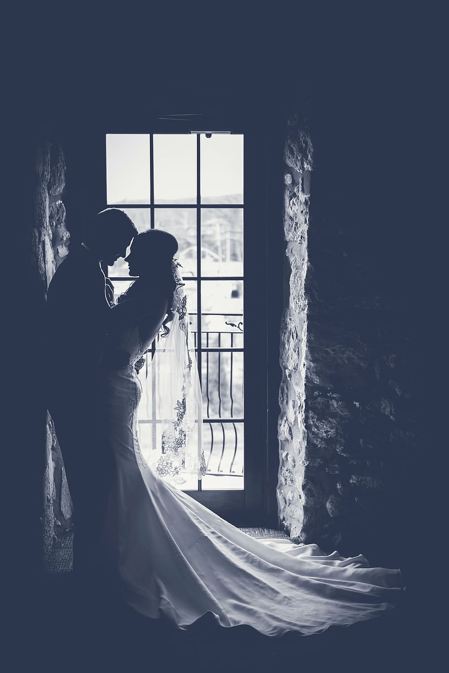 man and woman having a prenuptial photo, silhouette, newlywed HD wallpaper