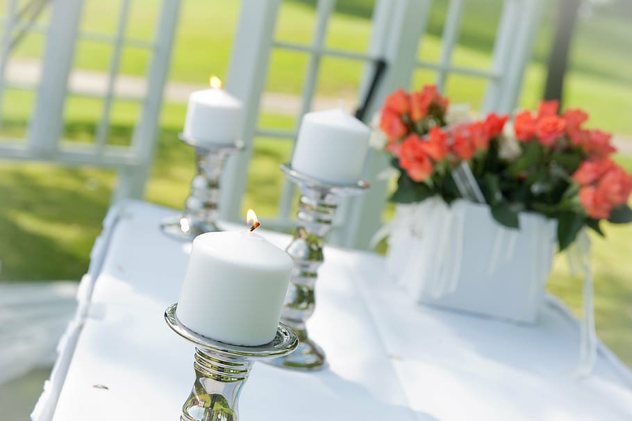 Online Crop Hd Wallpaper Three Lighted White Pillar Candles On Glass