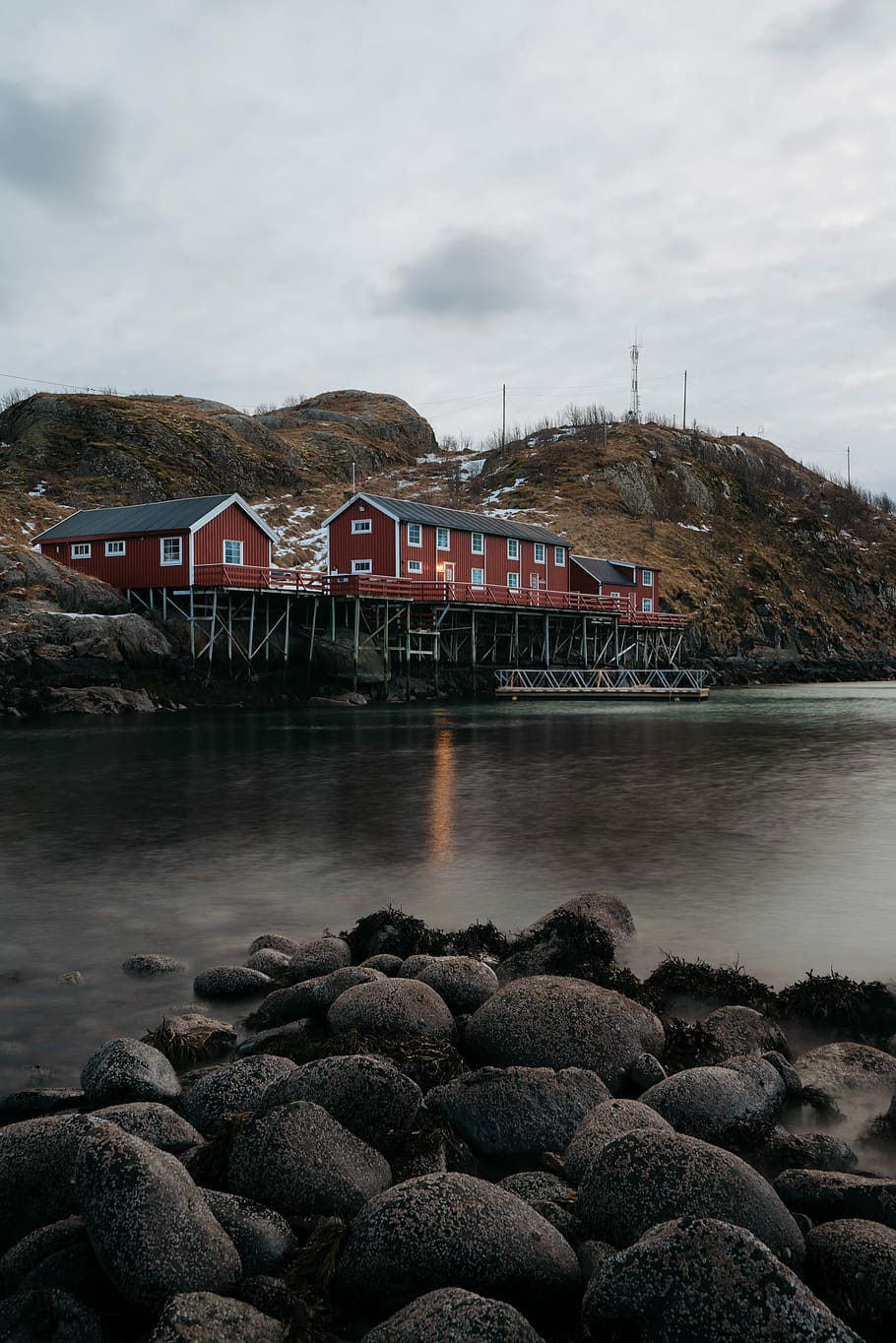 brown and black houses near body of water, brown wooden houses over body of water HD wallpaper