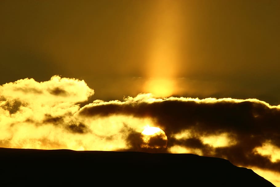Sunset, Behind The Clouds, light filtering, solar, nature, sky HD wallpaper