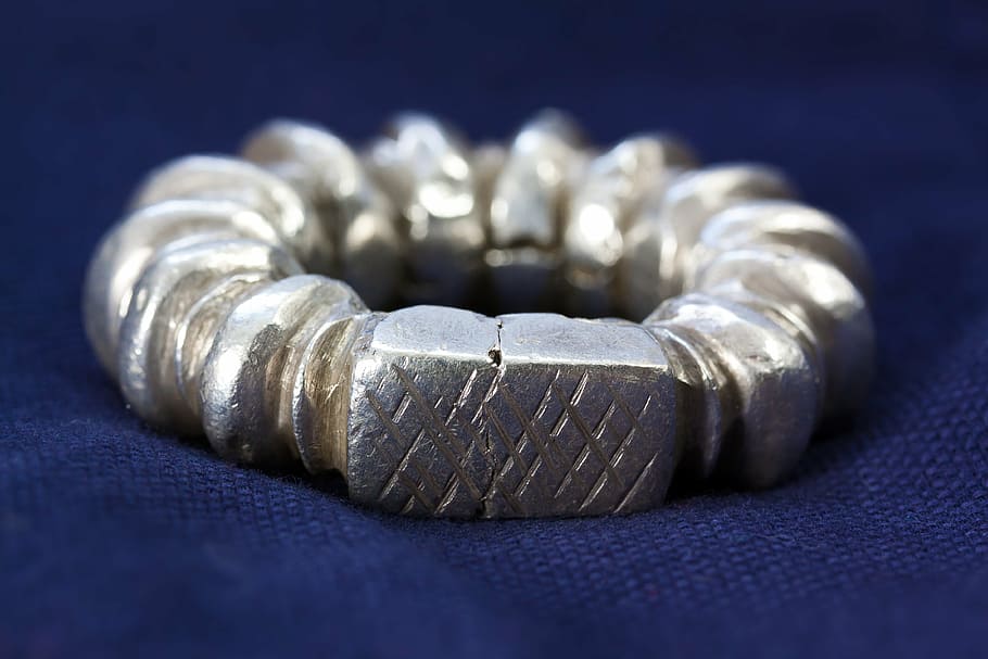 ring, bead ring, trailers, carved, symbolism, ritual, archaic HD wallpaper