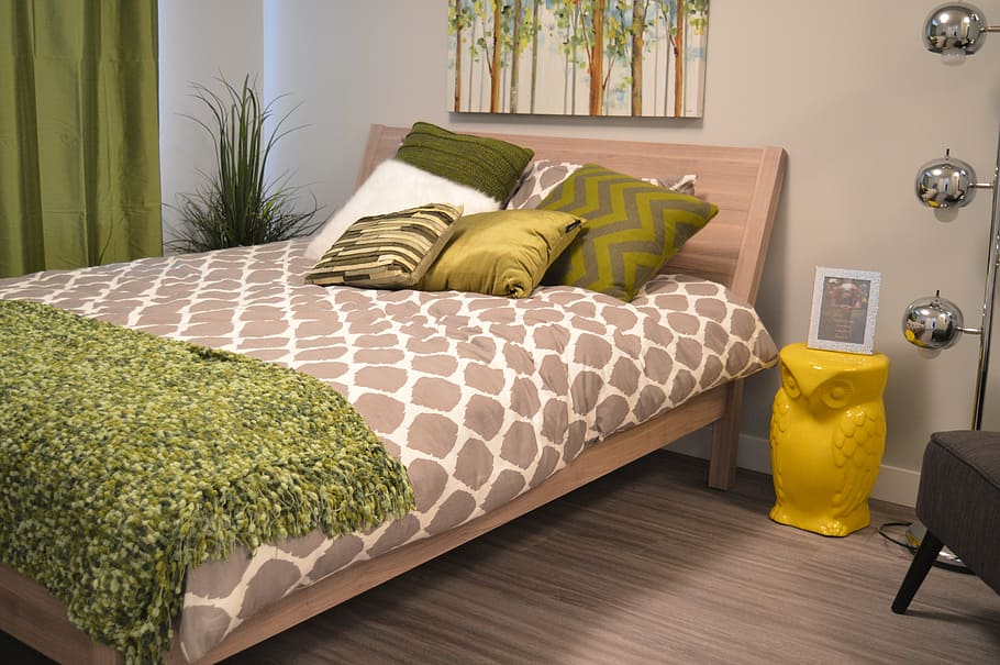 white and brown comforter on brown wooden bed, bedroom, pillows HD wallpaper