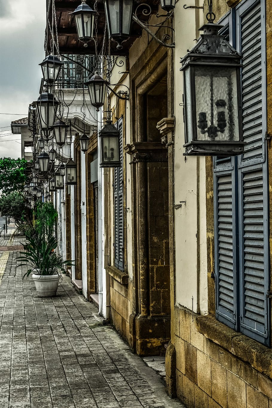 lantern, lamp, architecture, old, house, building, street, city HD wallpaper