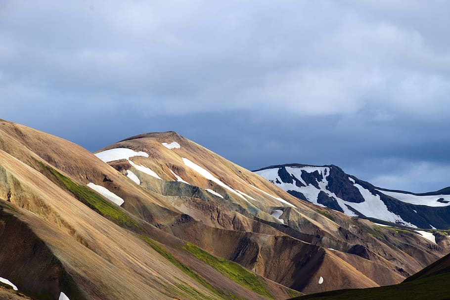 brown hill under white clouds, brown and black mountain under cumulus clouds HD wallpaper
