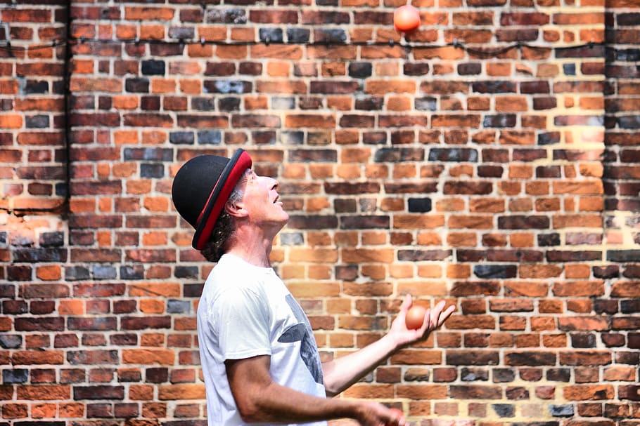 juggler, brick, wall, acrobatic, catching, circus, performer HD wallpaper