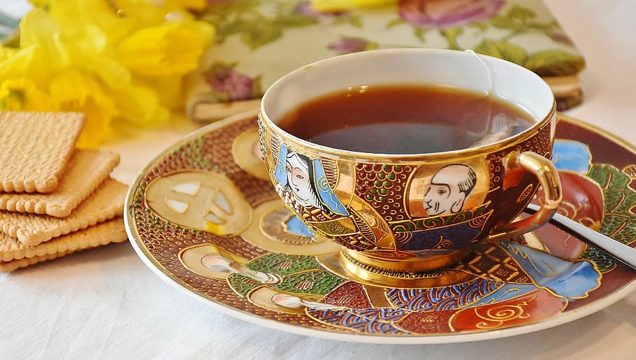 photo of mug on saucer near cracker, tee, teacup, tableware HD wallpaper