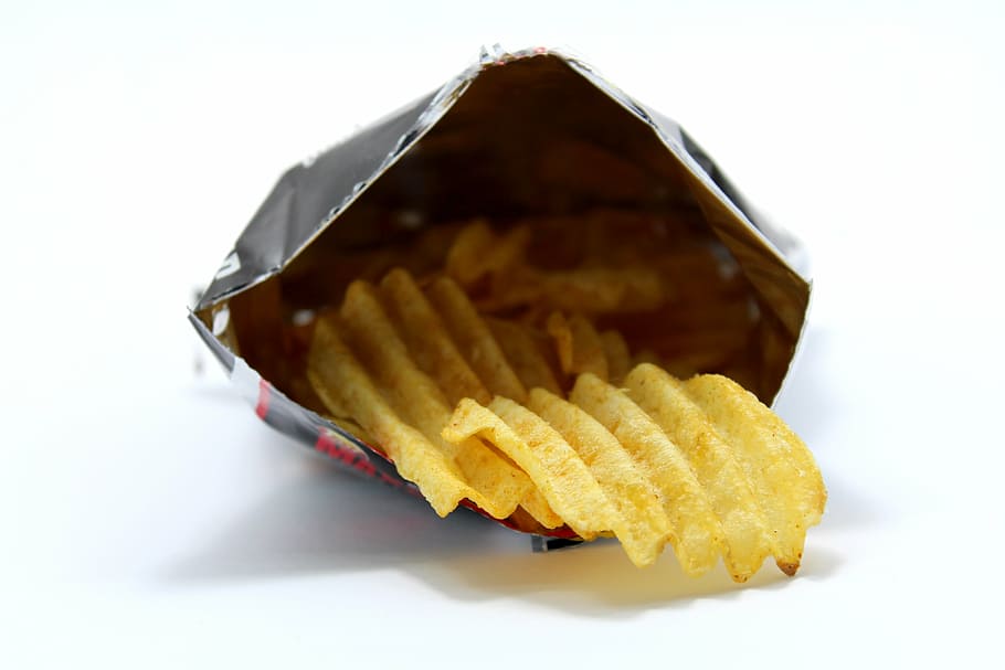 potato chips, snack, snacking, potatoe, food, bowl, junk, closeup HD wallpaper