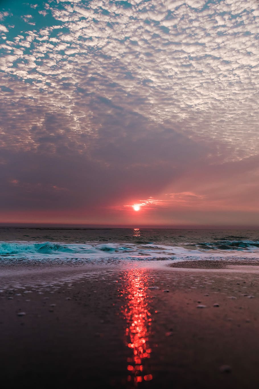beach under cloudy sky during sunset, photography of shortline during sunset HD wallpaper