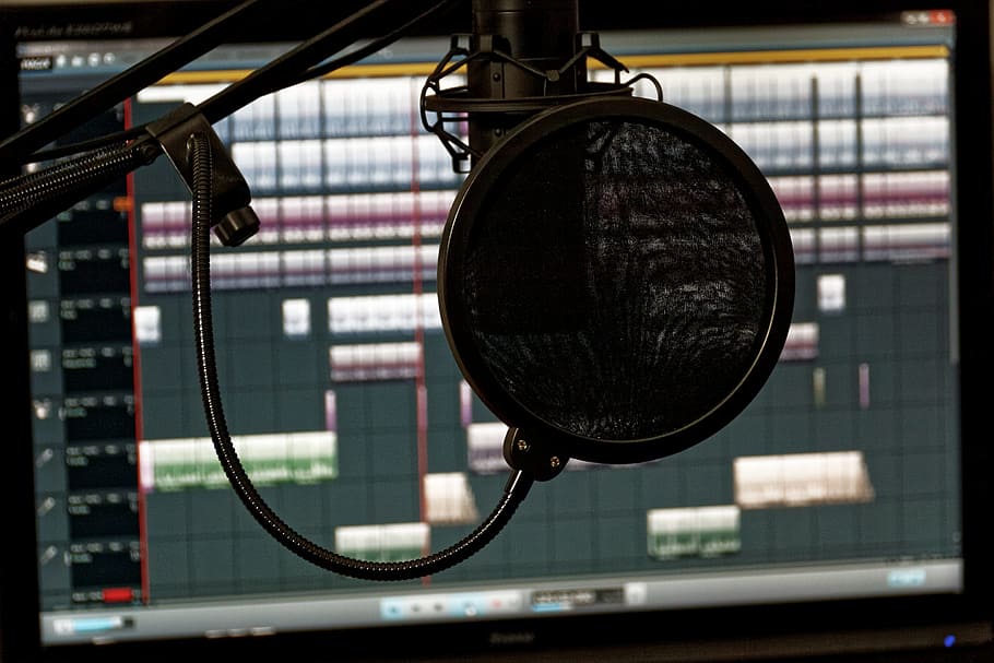 black studio condenser microphone in front of computer monitor, HD wallpaper