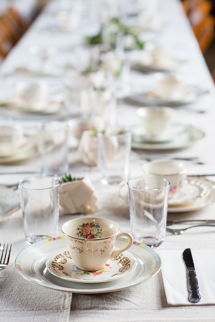 white ceramic teacup on plate, tea party, table setting, fancy party HD wallpaper
