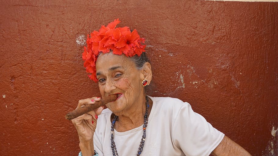 HD   Woman Wearing White Shirt Holding Cigar Cuba Havana   Cigar Woman Old Cuba 