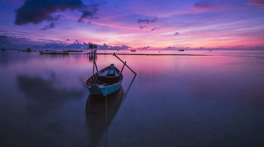 brown boat on body of water, sunrise, phu quoc, island, ocean, HD wallpaper