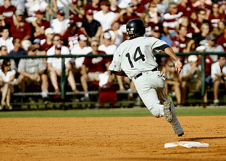 baseball player running pass, runner, rounding third, athlete HD wallpaper