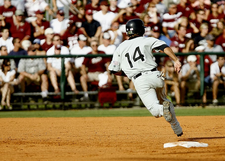 baseball player running pass, runner, rounding third, athlete HD wallpaper