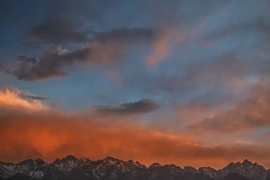 gray mountain range during sunset, sun set over the horizon, cloud HD wallpaper
