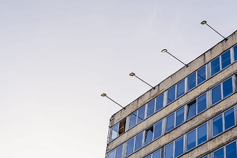 gray concrete building with blue glass window, gray concrete building HD wallpaper
