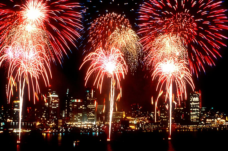 Fireworks exploding in the night sky in Windsor, Ontario, celebration, HD wallpaper