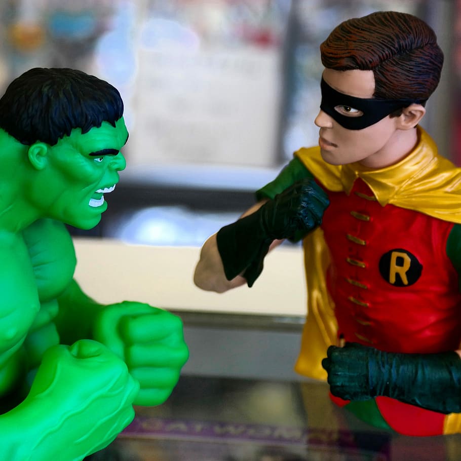 Robin Hood and Hulk plastic toys, Incredible Hulk, Comic Book HD wallpaper