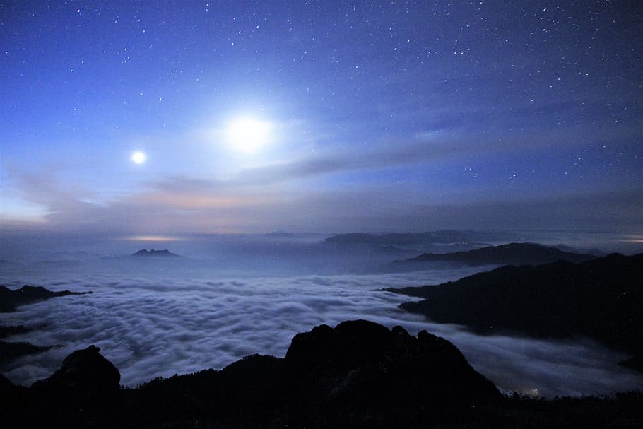aerial photography of sea of clouds, starry sky, four people with HD wallpaper