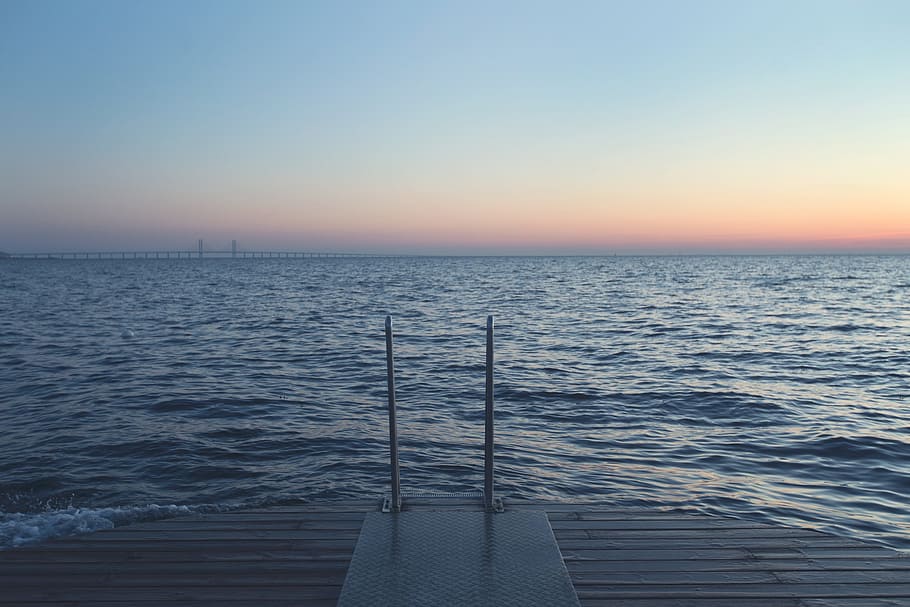 dock, ladder, lake, water, waves, sunset, dusk, sky, horizon HD wallpaper
