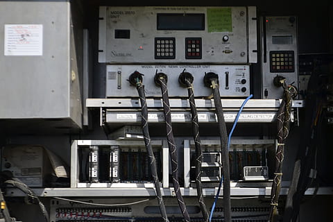 traffic signal controller panel, nema control unit, wires, computer HD wallpaper